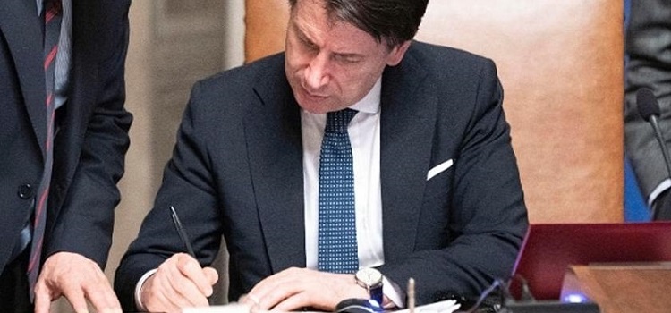 Conte firma il nuovo DPCM: coprifuoco dalle 22 alle 5