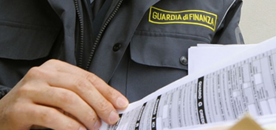 Uso di fatture per operazioni inesistenti - Dolo eventuale