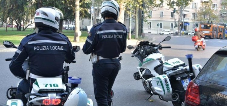 Pubblico impiego – polizia municipale – turnisti – turno nei giorni festivi – turno in giorni festivi infrasettimanali – compenso aggiuntivo – cumulo - condizioni