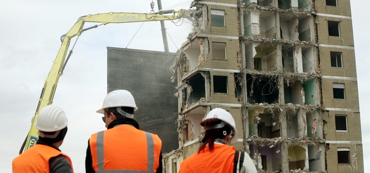 In mancanza di esecuzione di un provvedimento di demolizione, la medesima spetta comunque al comune