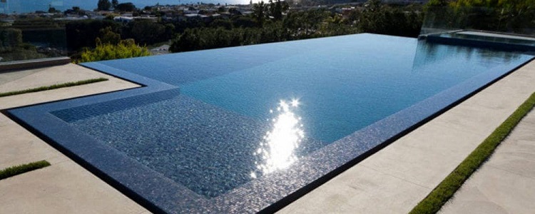 Realizzazione piscina interrata: necessari permesso di costruire e autorizzazione paesaggistica